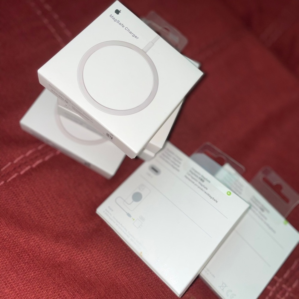 Apple MagSafe Wireless IPhone Charger
